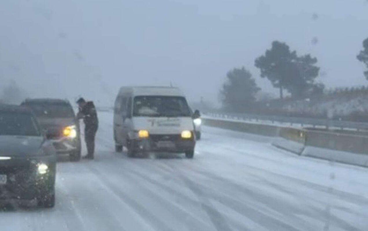 BakıŞamaxı yolunda hərəkət &ccedil;ətinləşdi 