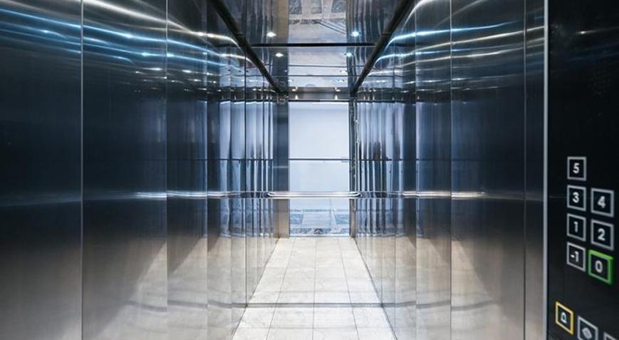 Liftlər niyə həmişə güzgülü olur?  səbəbi varmış