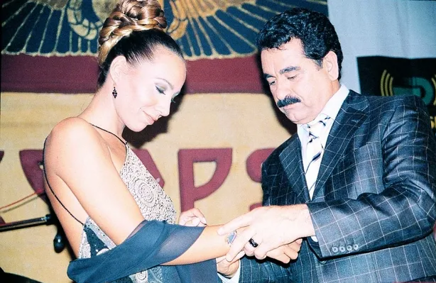 Tatlısəs 22 il sonra onunla barışdı 