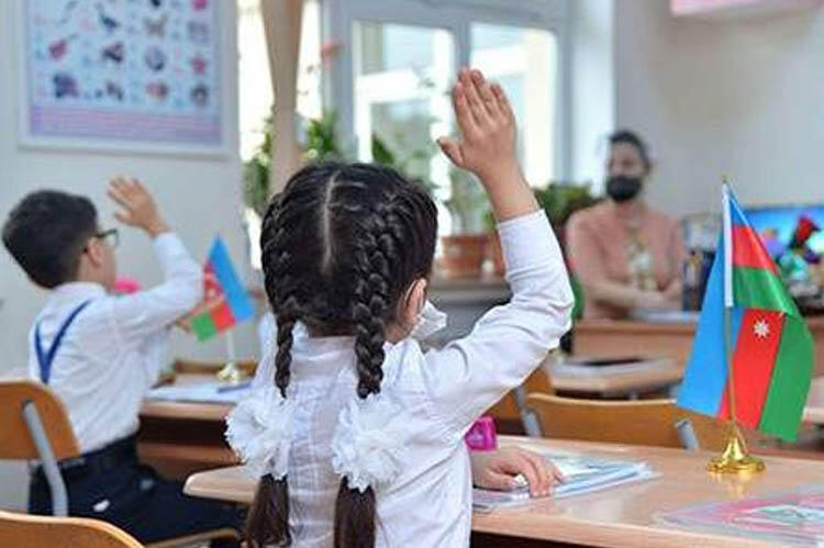 4 ayda birinci sinif 4 m&uuml;əllim dəyişib  "Uşaqlar hələ də bilmir sinif rəhbərləri kimdir"  ŞİKAYƏT  A&Ccedil;IQLAMA