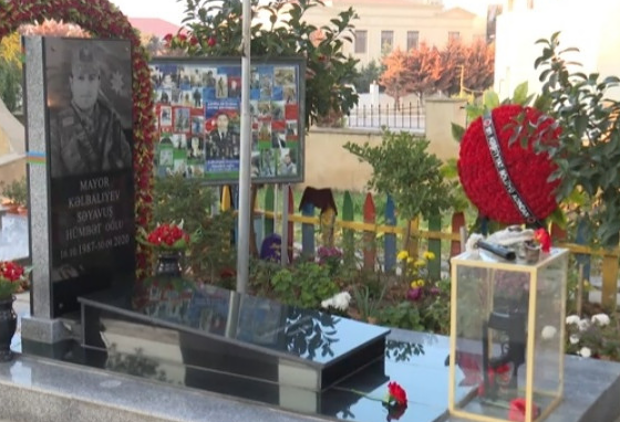 Bakıda iki şəhidin məzarı qarət edilib 