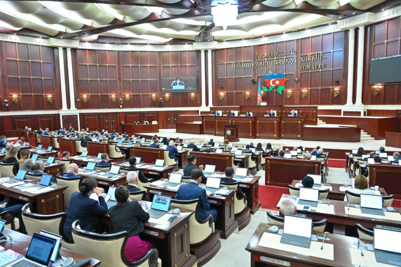 Azərbaycanda deputat mandatından istefa verir  FOTO