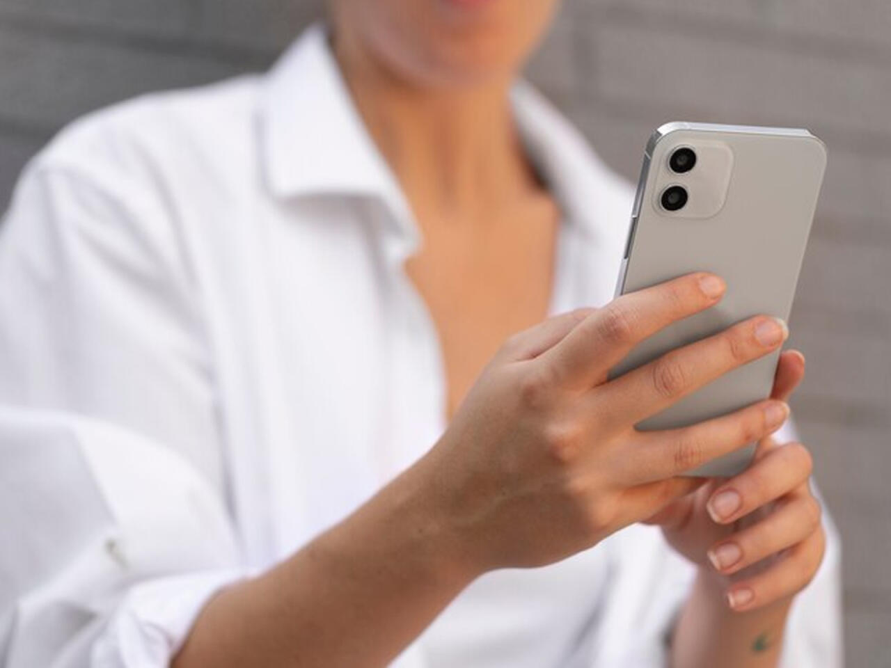 Xaricdən mobil telefon gətirmək niyə azalıb?  ARAŞDIRMA 