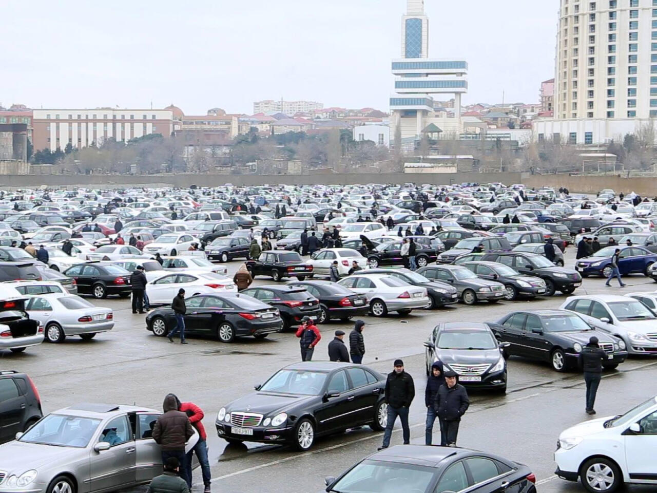 Maşın bazarı Ağdama köçürüləcək?  Rəsmi reaksiya