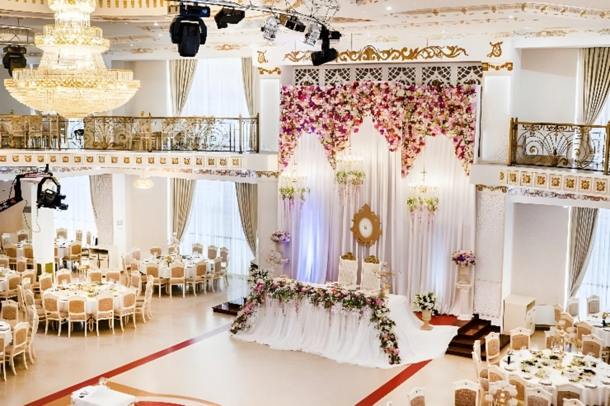 Nazirliyin ke&ccedil;miş aparat rəhbəri  şadlıq evi satın aldı