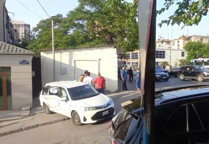 Bakıda maşın aşıb  VİDEO