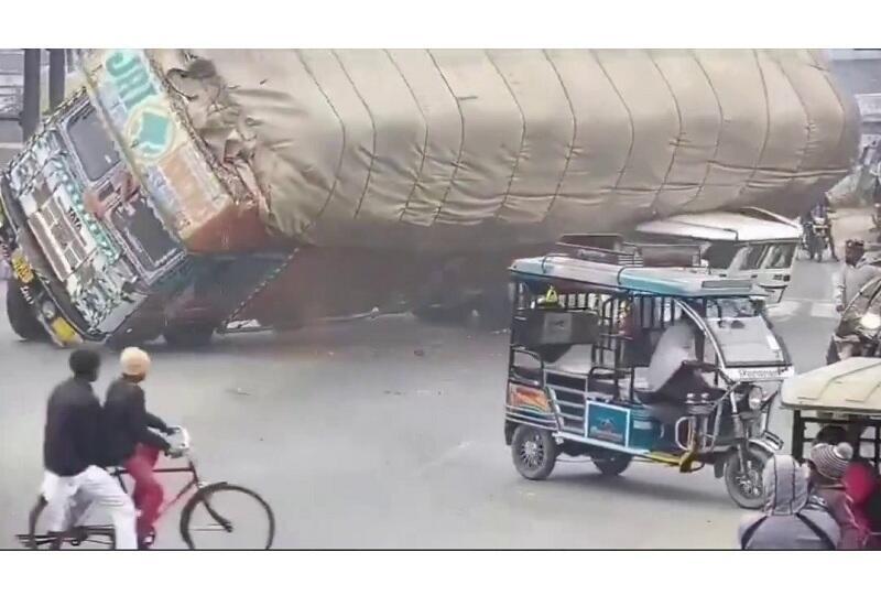 Hindistanda dəhşətli yolnəqliyyat hadisəsi &ndash;