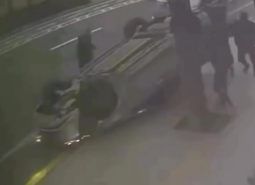 “İçərişəhər” yaxınlığında ağır qəza  maşın aşdı 