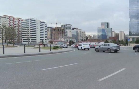 Bakıda yeni yol &ccedil;əkilir  S&uuml;r&uuml;c&uuml;lərin işi asanlaşacaq 