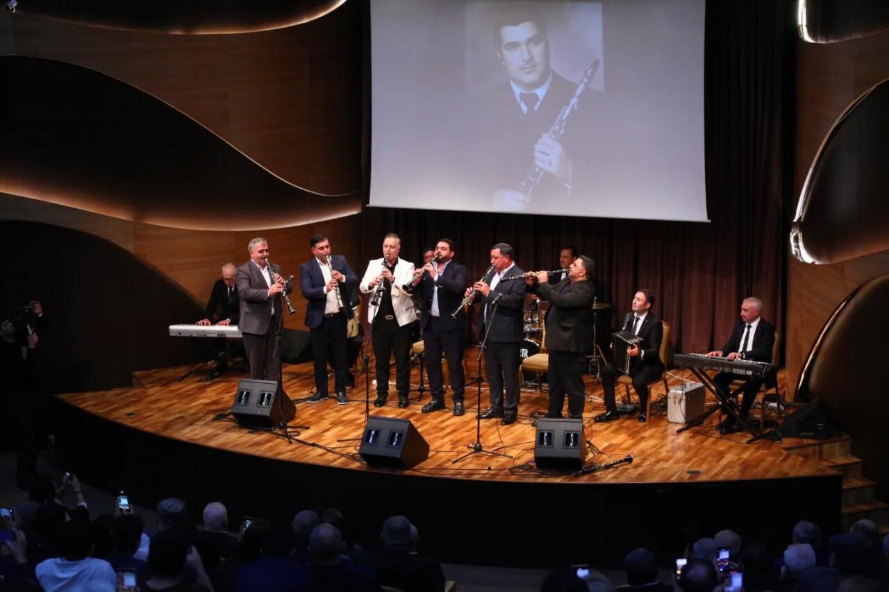 Tanınmış klarnet ifaçısı Əşrəf Əşrəfzadənin 85 illik yubileyinə həsr olunan gecə keçirilib  FOTO