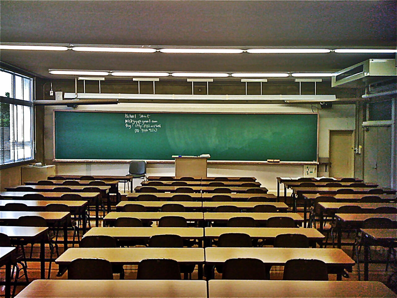 Müsəlman olduğuna görə şagird məktəbdə DÖYÜLDÜ 