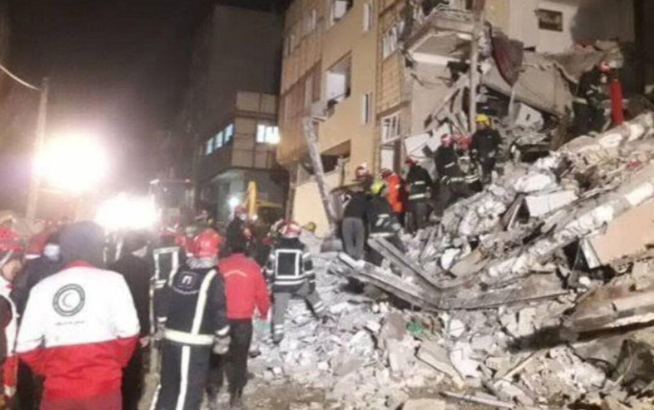 Tehranda yaşayış binası &ccedil;&ouml;kd&uuml;: Dağıntılar altında qalanlar var