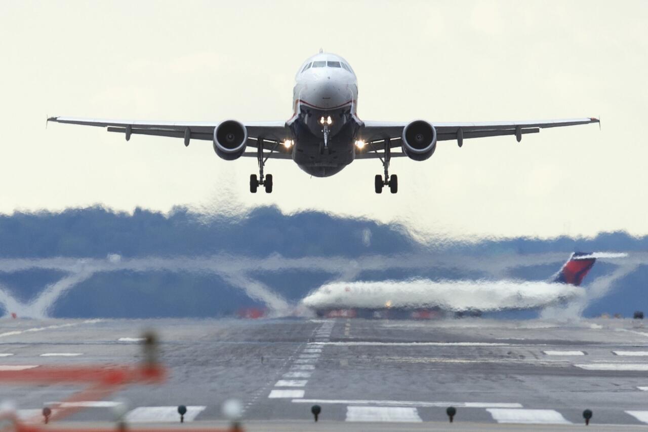 Rusiyanın bu aeroportlarında uçuşlar DAYANDIRILDI