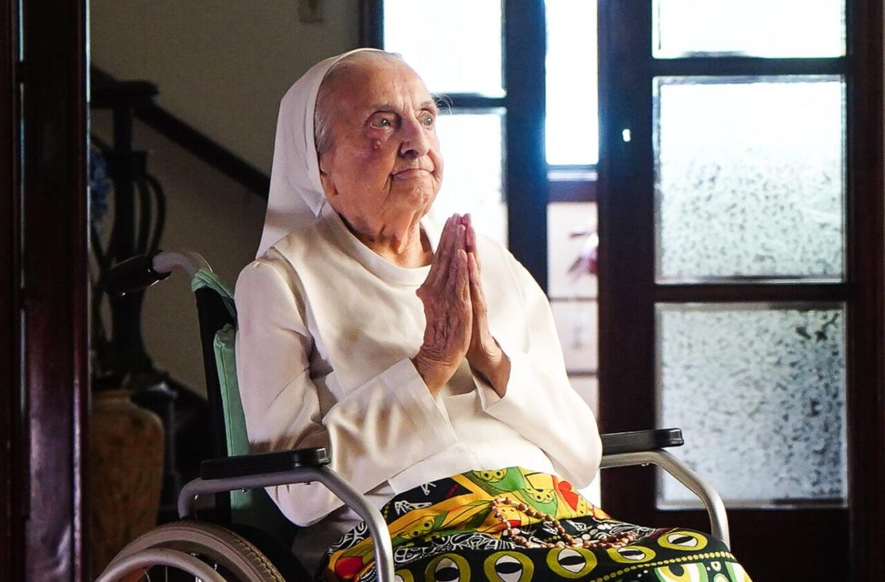 Dünyanın ən yaşlı qadını öldü  FOTO