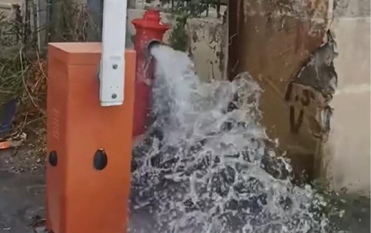 Xırdalanda küçəni su basdı 