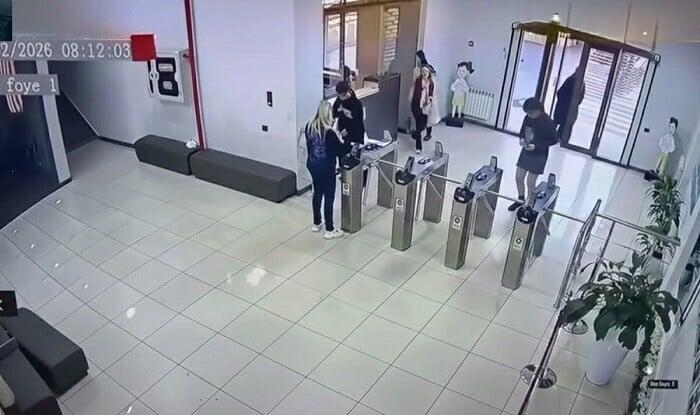 M&uuml;əllimini g&uuml;llələyən şagird barəsində QƏRAR VERİLDİ