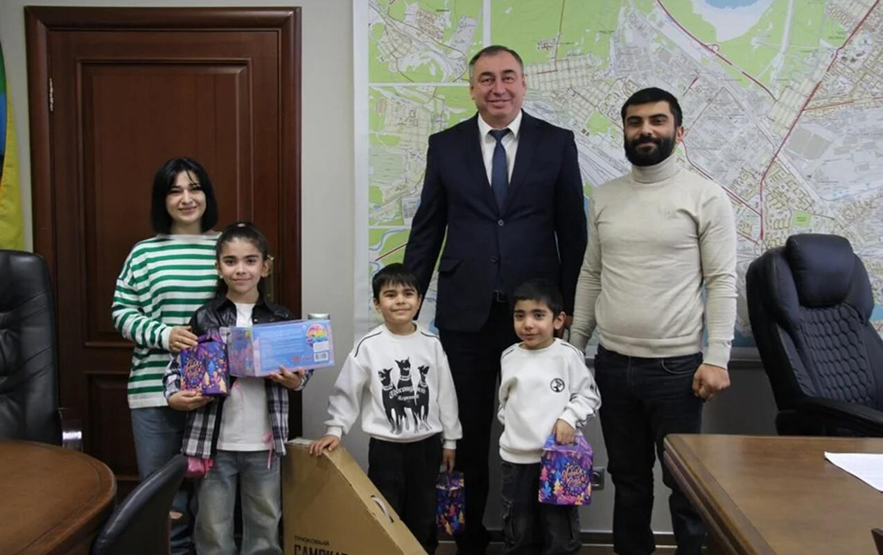 Rusiyada azərbaycanlı ailəyə hədiyyə verilməsi qalmaqala səbəb oldu 