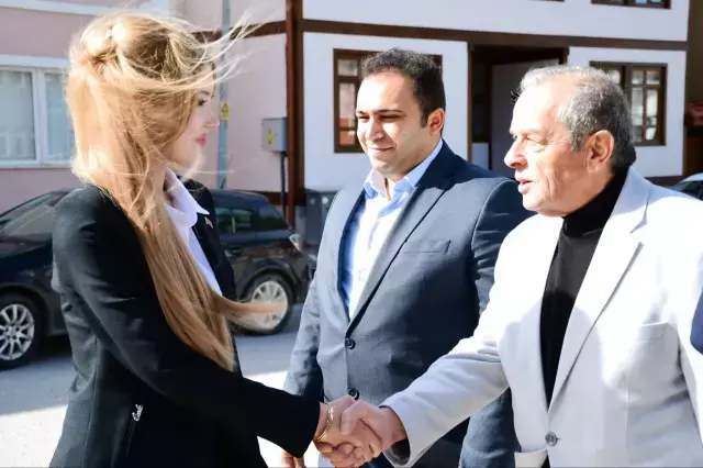 Türkiyə bu xanımdan danışır  FOTOlar