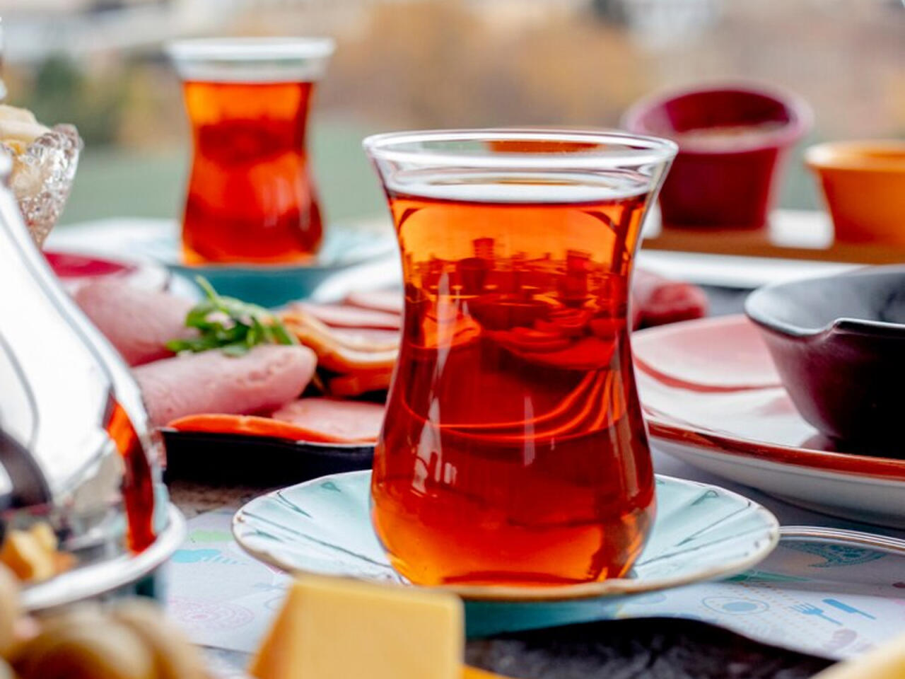 Qaraciyəri toksinlərdən təmizləyir  Çayın içinə 1 ədəd əlavə edin