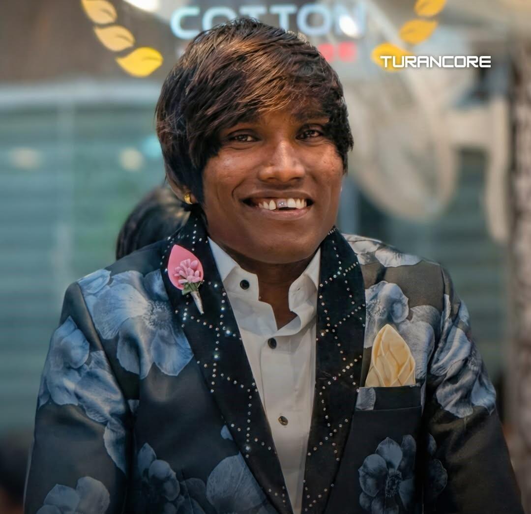 &ldquo;Hindistanın Justin Bieber&rdquo;idir, qızlar onun &uuml;&ccedil;&uuml;n "&Ouml;L&Uuml;R" 