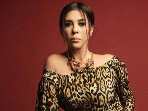 81 yaşlı aktrisa gənc qızlara meydan oxuyur  FOTO