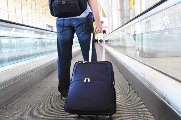 Bakıdan qayıdan turist gömrükdən görün necə keçdi... 