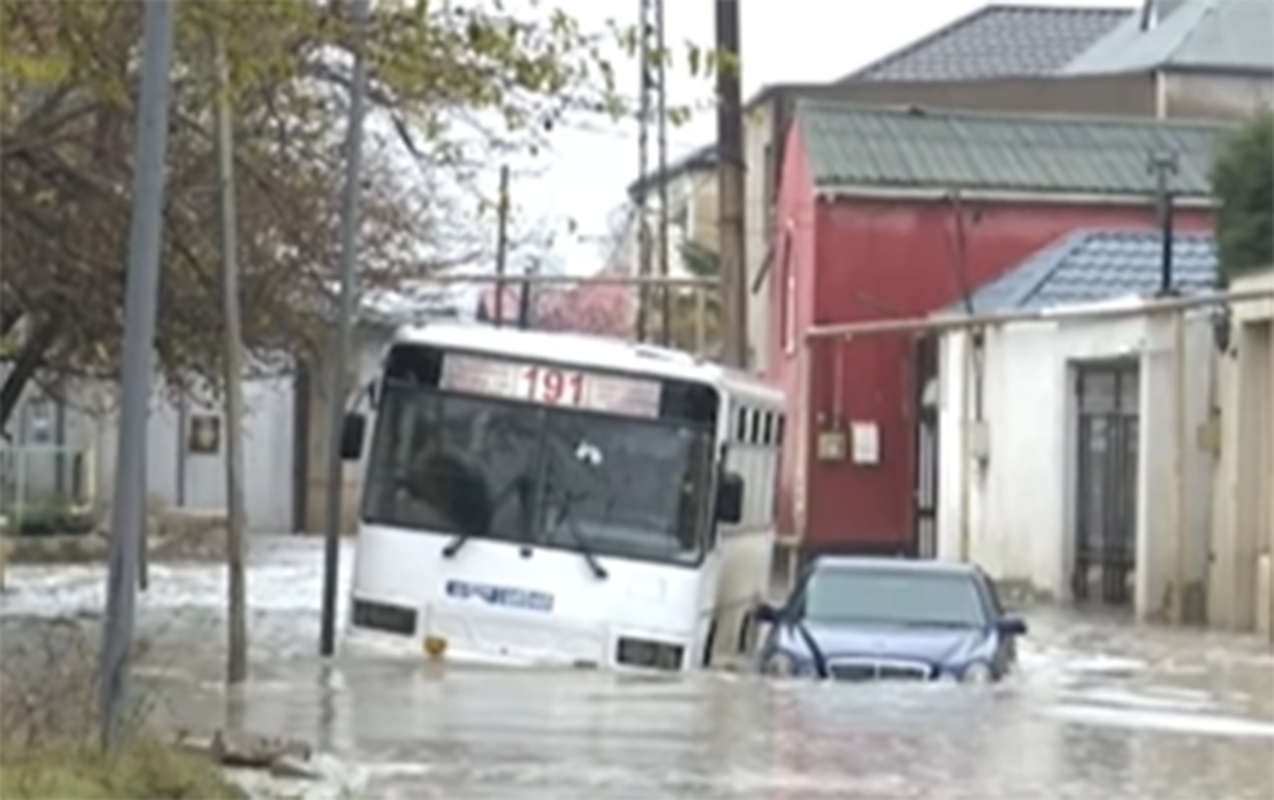 "67 ildir hər qış bu yolda əziyyət çəkirik...”  VİDEO