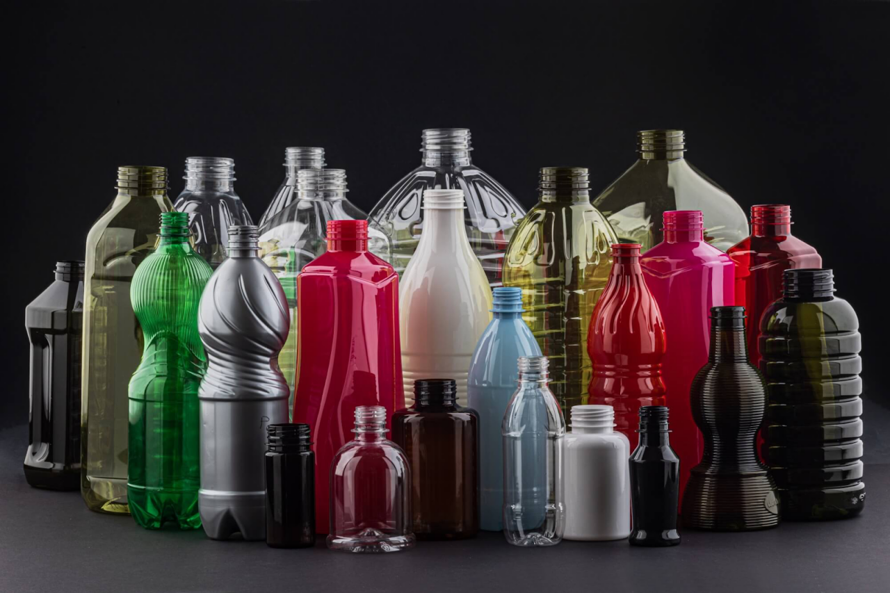 Qonşu &ouml;lkədə plastik su butulkalarından istifadə