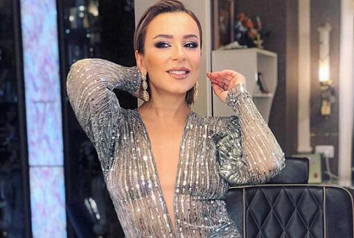 "Səhərlər soyuducunun buzxana b&ouml;lməsində iki saat otururam"