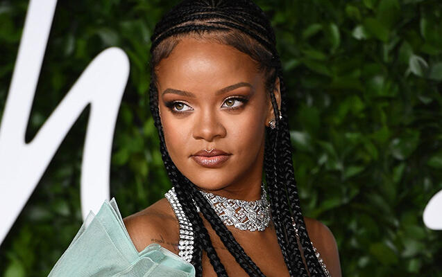 Rihanna NyuYork küçələrində "belə yaxalandı"  VİDEO