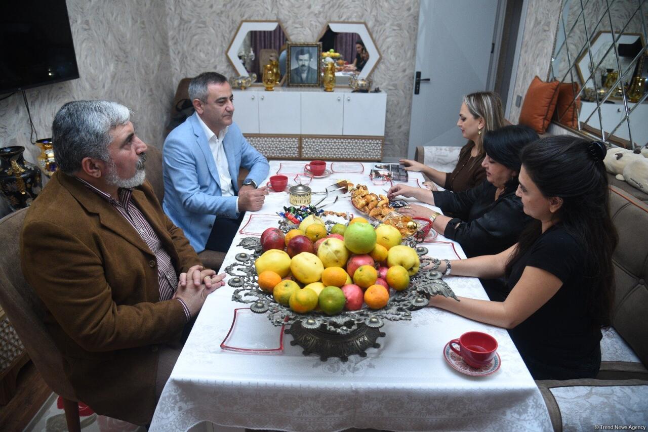 “Bakı Şəbəkəsi” İB Milli Qəhrəman, şəhid jurnalist Fəxrəddin Şahbazovun ailə üzvlərinə baş çəkib  VİDEO  FOTO