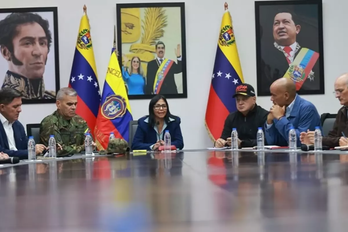 M&uuml;vəqqəti prezidentdən ilk sərəncam: ABŞni dəstəkləyənlər həbs olunacaq