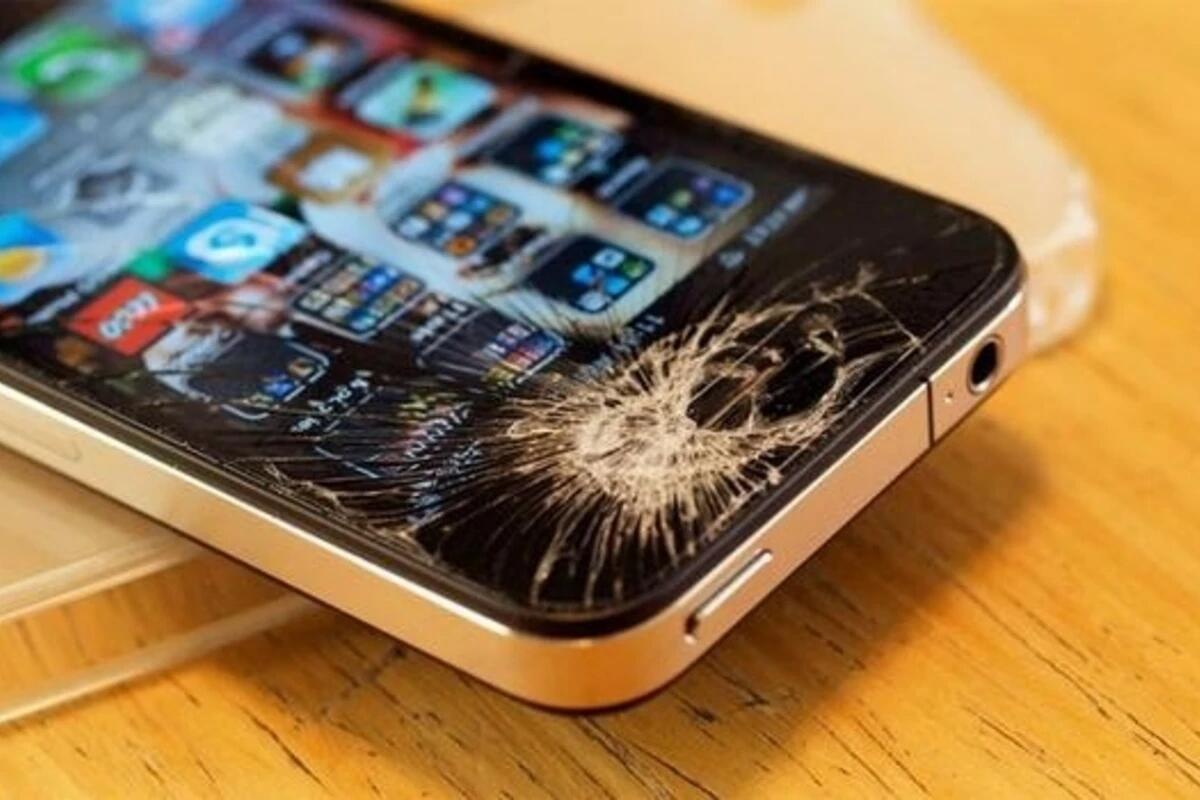 Telefon ekranındakı cızıqlardan bu üsullarla xilas ola bilərsiniz