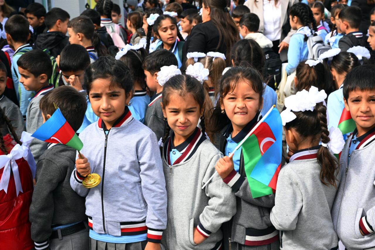 Xəzər rayonunda da yeni məktəb binası istifadəyə verildi  FOTO