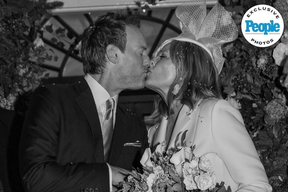 Məşhur aktrisa &ouml;z&uuml;ndən 14 yaş ki&ccedil;ik şəxsə ƏRƏ GETDİ: