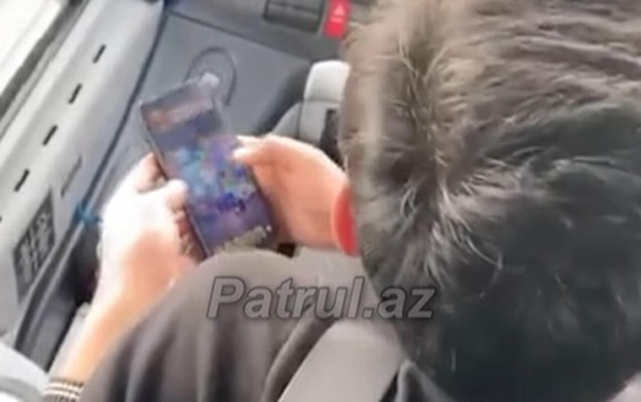 S&uuml;kan arxasında oyun oynayan avtobus s&uuml;r&uuml;c&uuml;s&uuml; işdən &ccedil;ıxarıldı