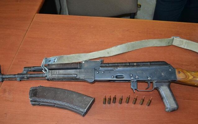 Polis silahsursat aşkarladı