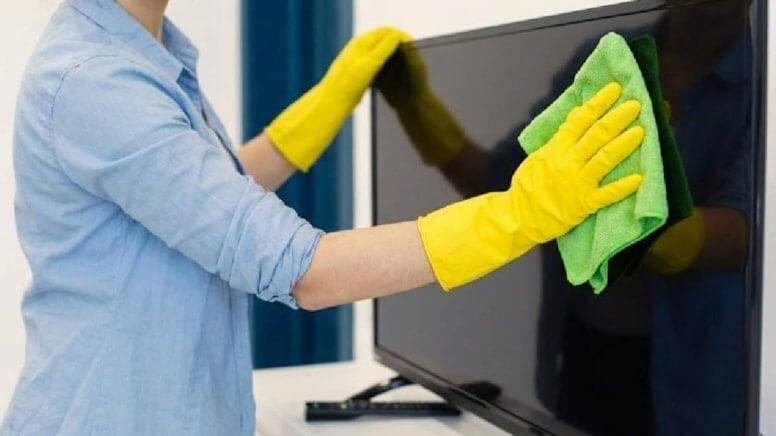 Televizoru belə silənlər diqqətli olsun: Ekrana zərər verə bilərsiniz