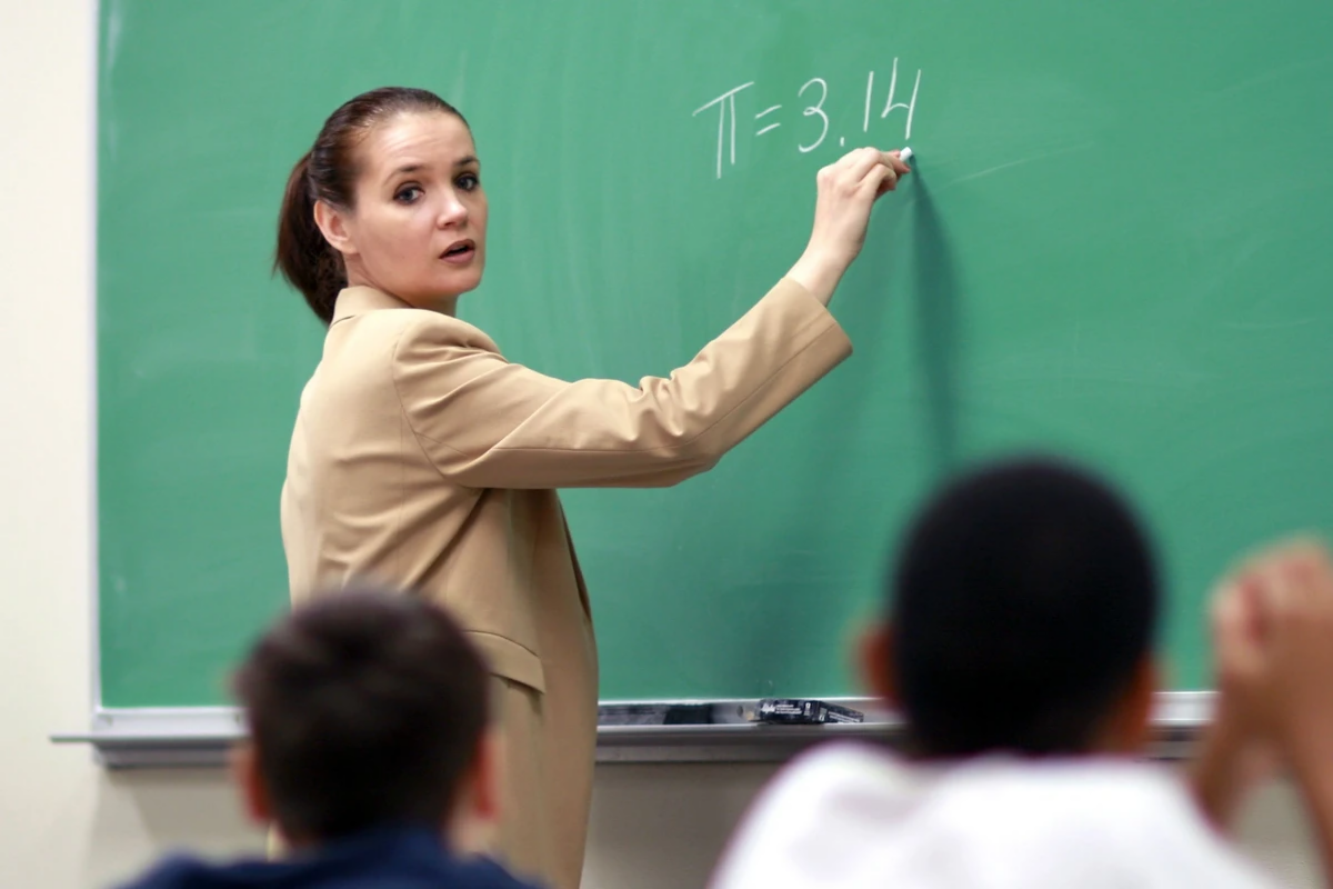 8 saatlıq iş rejimi m&uuml;əllimlərin sayını azaldacaq?  A&Ccedil;IQLAMA