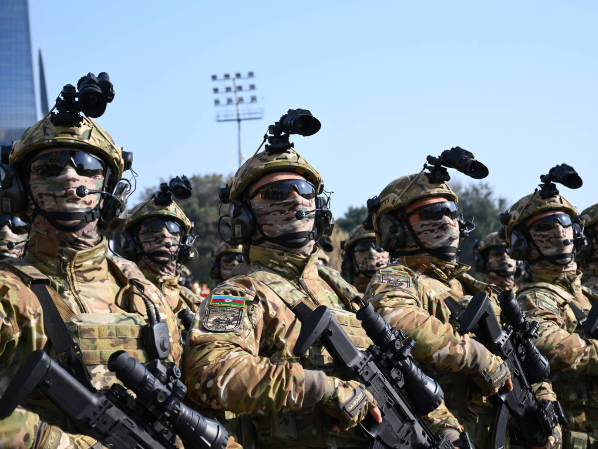 Hərbi qulluq&ccedil;ular &uuml;&ccedil;&uuml;n yeni qərar  Kimə 5 aylıq, kimə 2 aylıq m&uuml;avinət veriləcək?