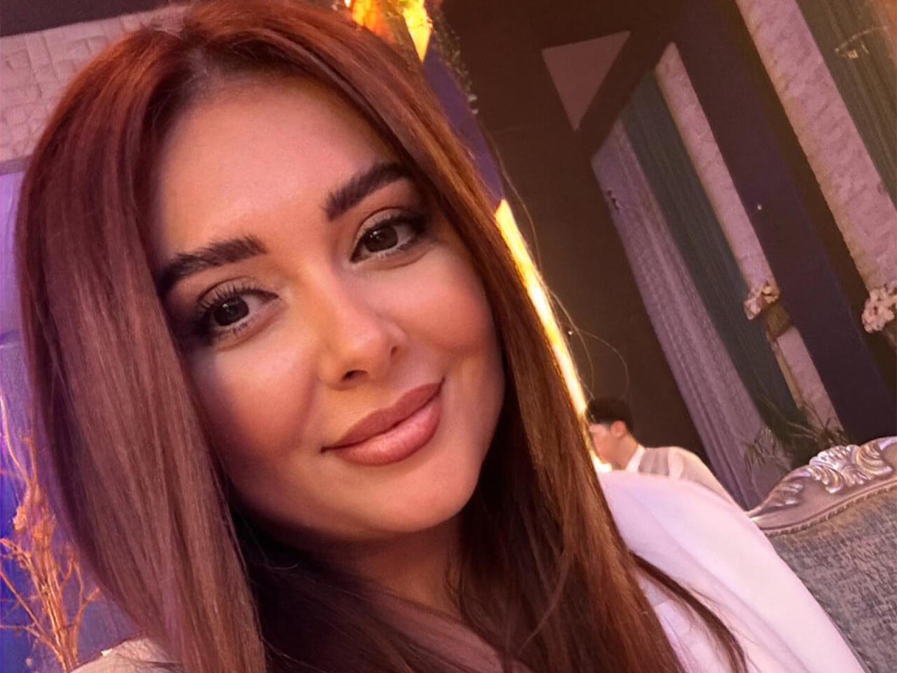 Lalə Azərtaş Esra Erola kəlağayı hədiyyə etdi  FOTO