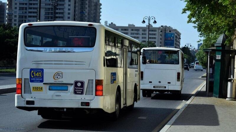 Bakıda iki sərnişin avtobusu toqquşdu