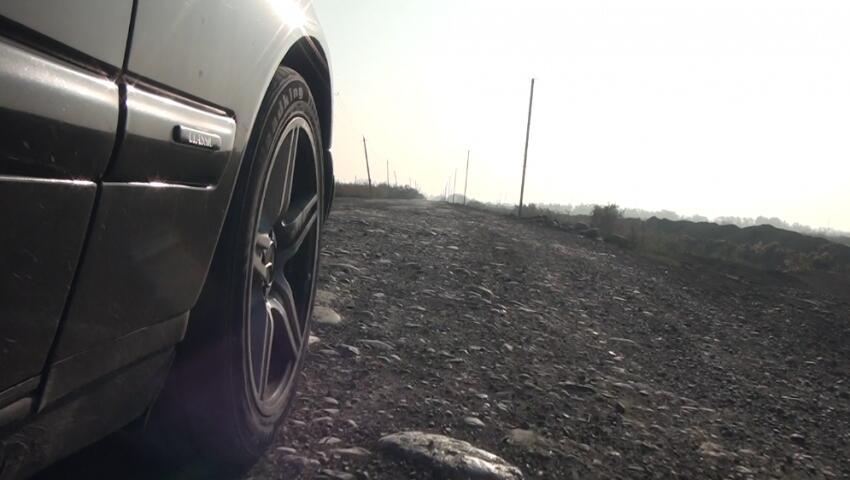 Taksi sürücüləri bu yolun hər kilometrinə 1 manat tələb edirlər 