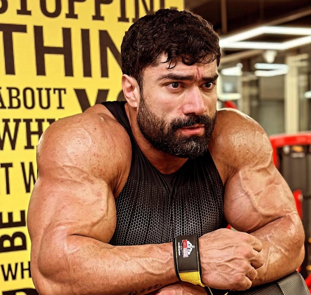 "Babəkin yerinə başqası olsaydı, qarşımda 2 dəqiqə tab gətirməzdi"