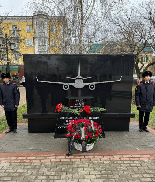 Qroznıda AZALın təyyarə qəzası qurbanlarının xatirə l&ouml;vhəsi a&ccedil;ılıb 