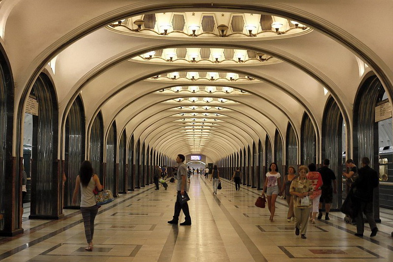 Moskva metrosunda uşaq doğuldu 