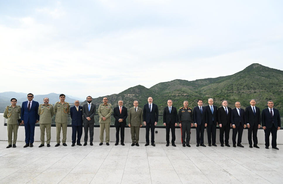 Laçında İlham Əliyevin Pakistanın Baş naziri ilə nahar əsnasında geniş tərkibdə görüşü olub 