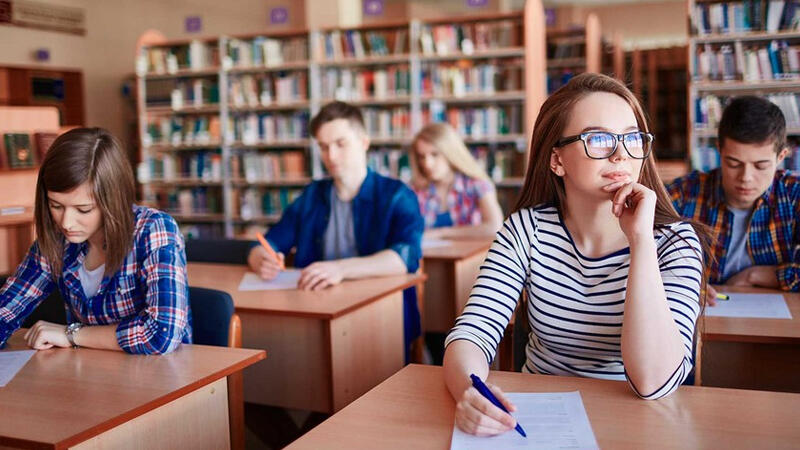 Azərbaycanda bəzi universitetlərin rus bölməsinə qəbul dayandırılıb?  RƏSMİ CAVAB