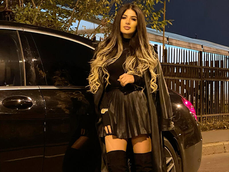 Nəfəs bahalı maşını ilə G&Ouml;R&Uuml;NT&Uuml;LƏNDİ 