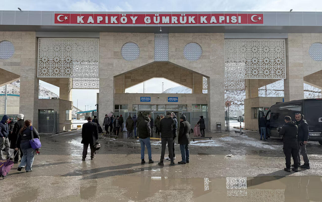 İranı k&uuml;tləvi şəkildə tərk edirlər 